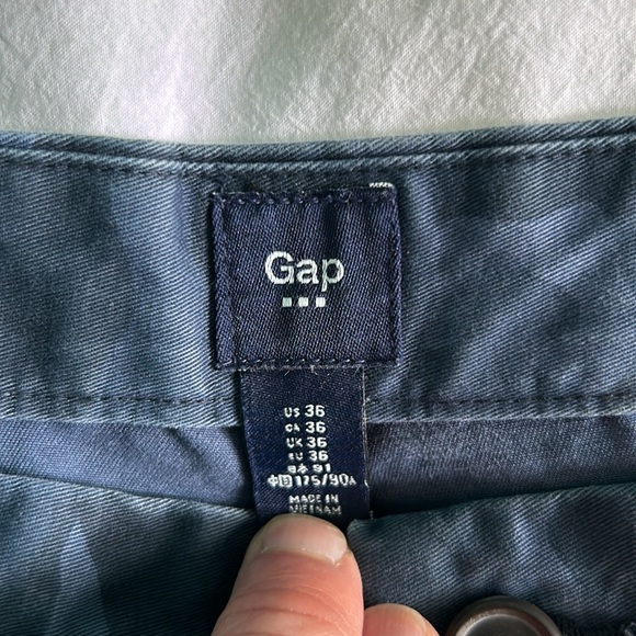 GAP Men’s 36” waist, 8” inseam camouflage cotton shorts. Good condition. - Picture 3 of 6